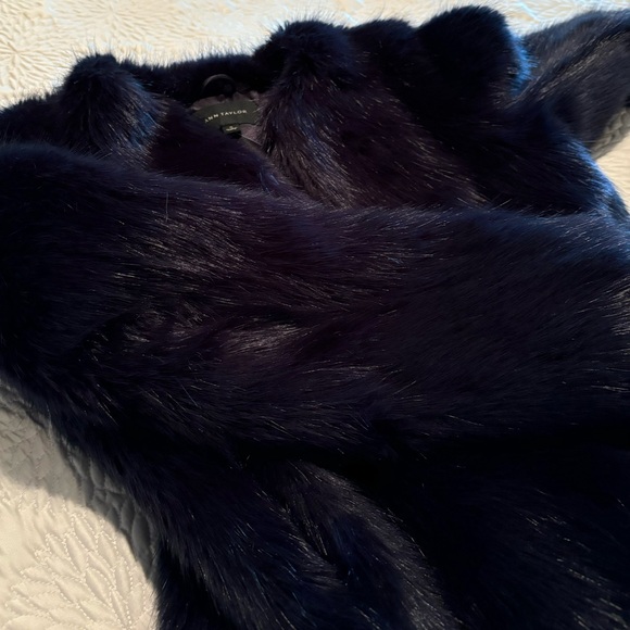 Elegant Faux Fur Coat by ANN TAYLOR in beautiful Navy NWT - Picture 5 of 16